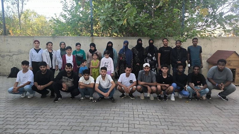 Balıkesir'de gerçekleştirilen operasyonda 28 düzensiz göçmen yakalandı