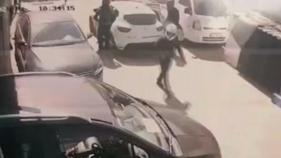 İzmir'de kasklı şüphelilerden tüfek ve tabancalı soygun