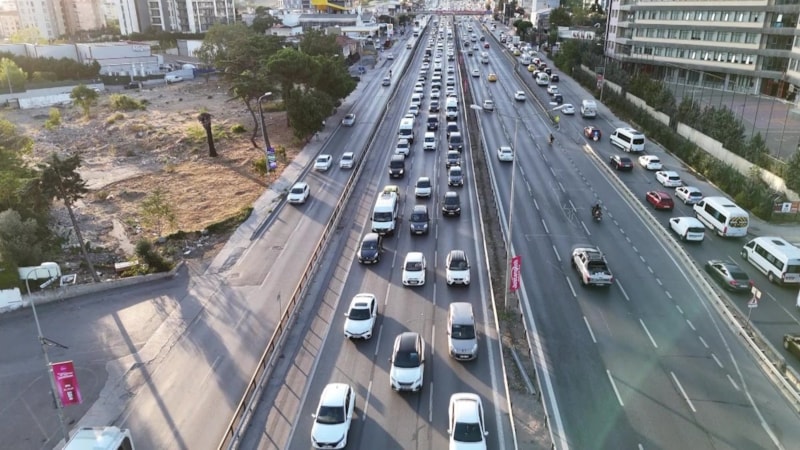 İstanbul’da iş çıkışı trafiği havadan görüntülendi