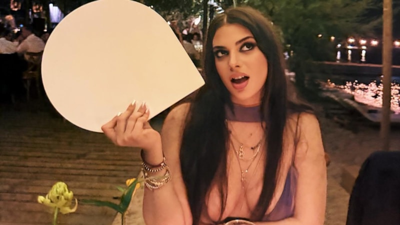 Derin Talu'nun havalimanı tarzı! Bikini ve pareoyla geldi