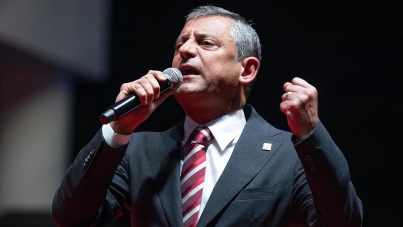 Özgür Özel Türkiye'yi İngiliz dergisi üzerinden tehdit etti: Hayatı durdururuz