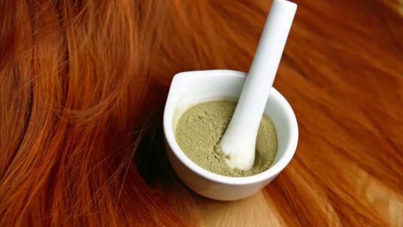 Saça neden kına yakılır? Saça kına yakmak bakın neye iyi geliyormuş...