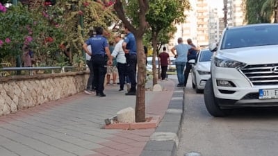 Adana'da işe alınmayan şahıs garsonu silahla vurdu