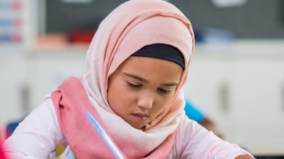 Avusturya'da hükümet, 14 yaş altındakiler için okullarda başörtüsü yasağı konusunda anlaştı