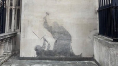 Banksy'nin Londra'da çizdiği resim silindi: Kimliği ortaya çıkabilir
