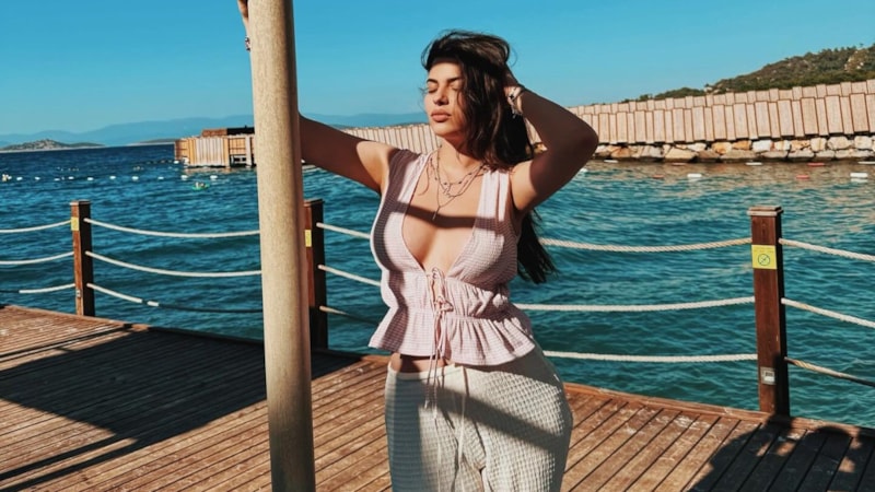 Derin Talu sevgilisiyle denize girdi! Tatil pozu gündem oldu