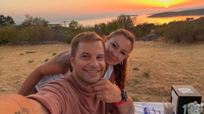 Yağmur Atacan, eşi Pınar Altuğ'un yeni yoga fotoğraflarına sansür uyguladı