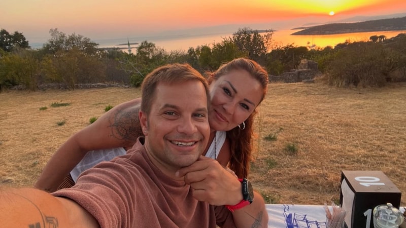 Yağmur Atacan, eşi Pınar Altuğ'un yeni yoga fotoğraflarına sansür uyguladı