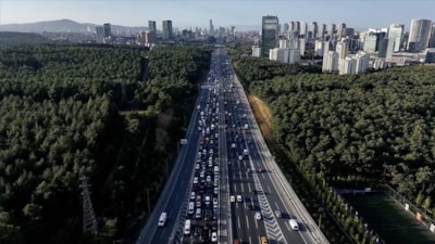 İstanbul'da haftanın son iş gününde trafik yoğun