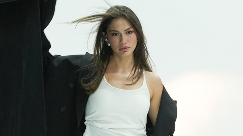 Eşref Rüya'nın Nisan'ı Demet Özdemir'den yeni sezon kareleri geldi! Hayranları yorum yağmuruna tuttu