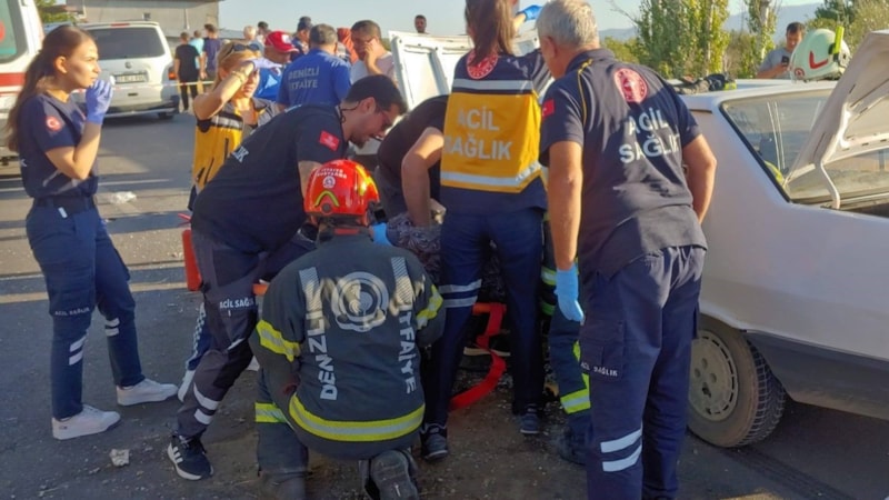 Denizli'de feci kaza: 1 ölü, 4 yaralı