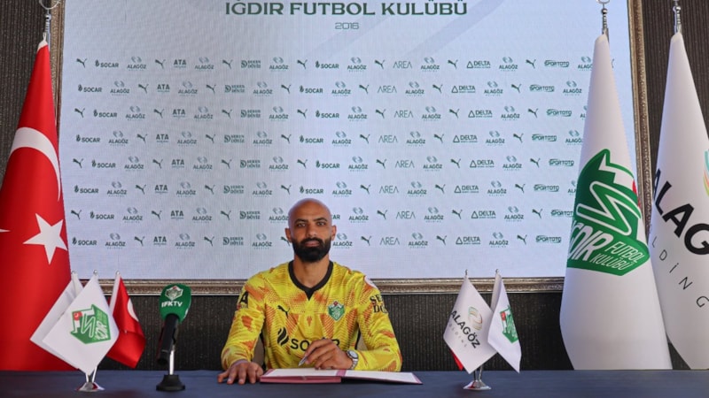 Iğdır FK, Sinan Bolat ve Aaron Suarez'e imza attırdı