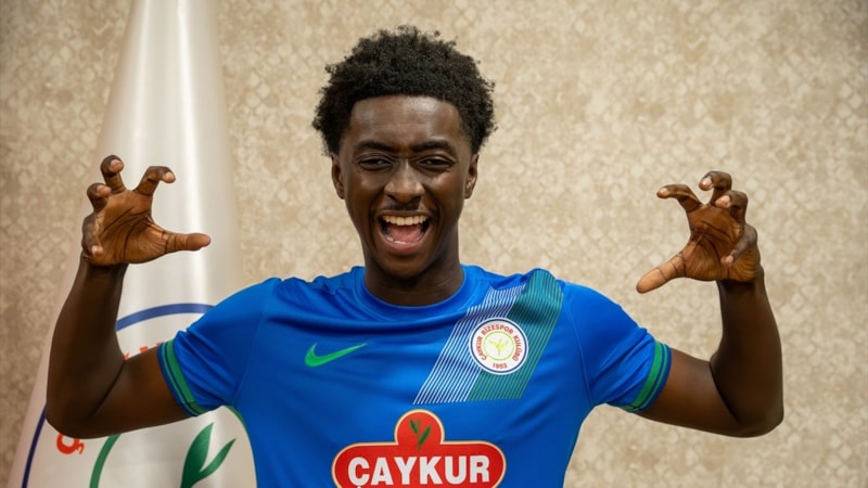 Rizespor, Jesurun Rak-Sakyi'yi kiralık olarak kadrosuna kattı