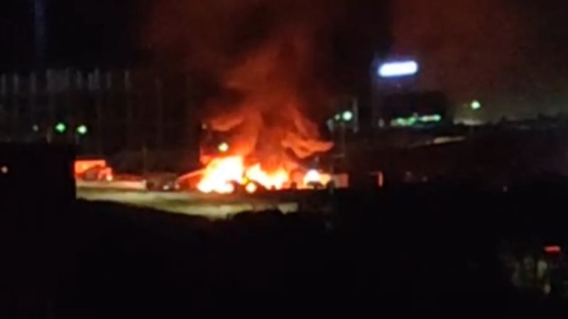 İstanbul'da 2 akaryakıt tankeri ile 2 iş makinesi alev alev yandı