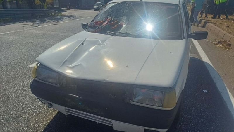 Manisa'da yolun karşısına geçerken otomobilin çarptığı yaya öldü