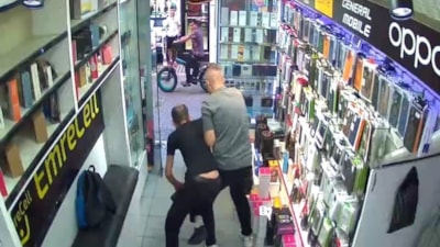 Zonguldak'ta maket bıçağıyla telefoncuya giren şahıs etkisiz hale getirildi