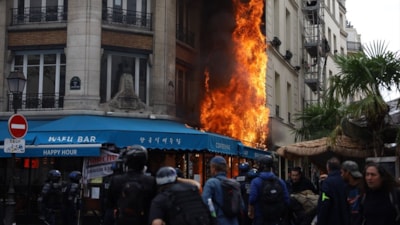 Fransa'da Macron karşıtı gösteriler sürüyor