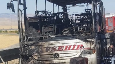 Ankara'da seyir halindeki yolcu otobüsü yandı