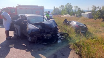 Bursa'da iki otomobil kafa kafaya çarpıştı: 4 yaralı