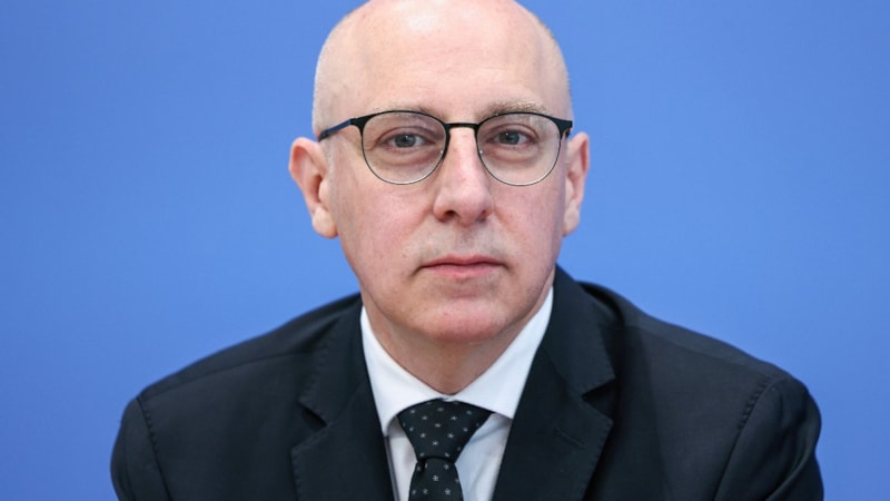 Almanya'da iç istihbaratın başına bir Türk atandı