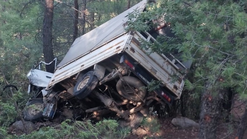 Antalya'da kamyonet uçuruma yuvarlandı: 1 ölü