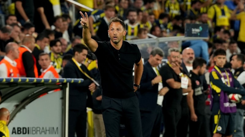 Domenico Tedesco, üç puanla başladı