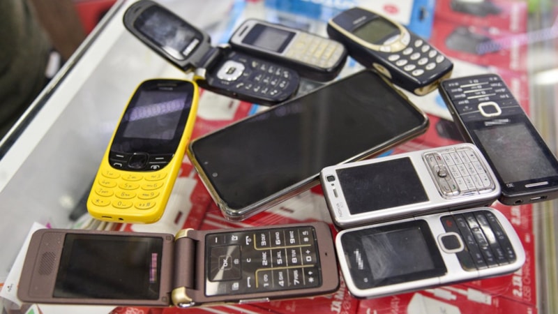 Dijital bağımlılığa, velilerden 'tuşlu telefon' tedbiri