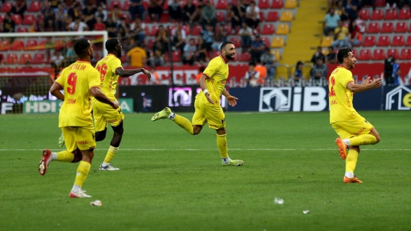 Göztepe Süper Lig'in yenilgisiz 3 takımı arasında