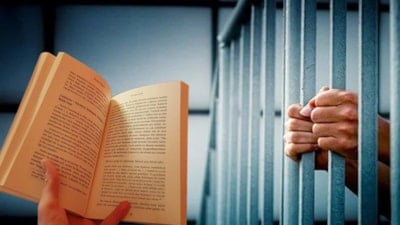 Özbekistan’da dikkat çeken yasa: Kitap okuyan mahkum cezasını azaltabilecek!