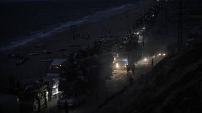 İsrail ordusu, Gazze’de Filistinlileri yine göçe zorluyor