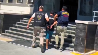 Mersin'de 17 suçtan 27 yıl hapisle aranıyordu: Güvenlik kıyafetiyle yakalandı