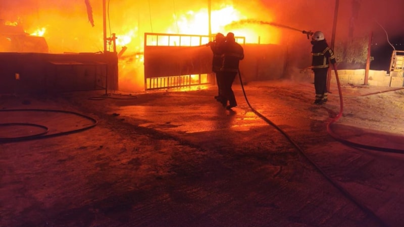 Antalya'da samanlıkta çıkan yangın paniğe neden oldu