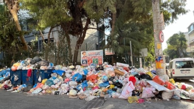 İzmir'de Buca Belediyesi'ndeki eylem sona erdi: Çöpler yerinde duruyor