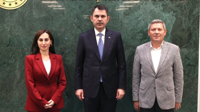 Murat Kurum, AK Parti'ye yeni katılan Özlem Vural Gürzel'i kabul etti