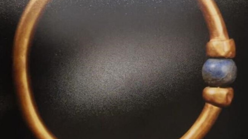 Mısır’da 3 bin yıllık altın bilezik kayboldu