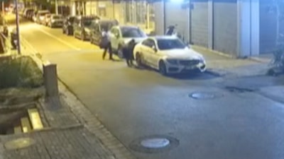 İstanbul'da bıçaklı şahıslar araçların lastiklerini patlattı