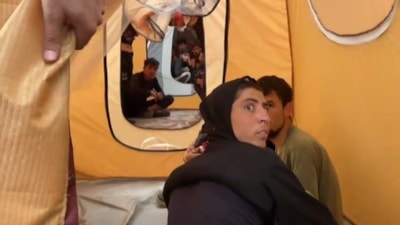 Amasya'da tırın dorsesindeki çadırlarda 17 kaçak göçmen yakalandı