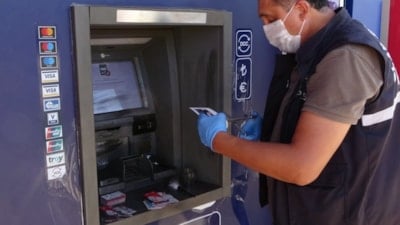 Antalya'da çalıntı 60 kartla ATM'yi boşaltacaktı, başaramayınca cihaza zarar verdi