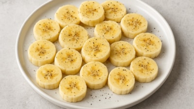 Muza karabiber döküp yemek hayret ettirecek! İşte nedeni...