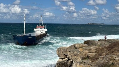 Kocaeli'de sabah namazına kalkan kadın kayalara çarpan gemi ile karşılaştı