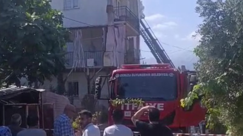 Denizli'de yanan evdeki çocuklarını kurtarmak isteyen anne yaralandı