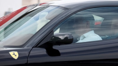 Jose Mourinho, Benfica'ya imza atmaya Ferrari'siyle geldi