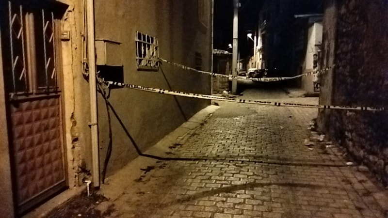 Manisa'da sokakta karşılaştığı amcasını 3 yerinden bıçakladı