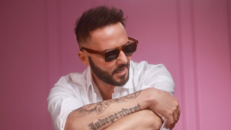 Şarkıcı Gökhan Özen, aşkını ilan etti! İşte yeni sevgilisi