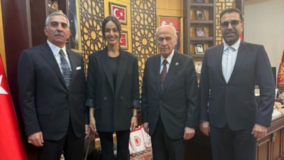 Devlet Bahçeli, 'Canların Türküsü' eserinin sanatçıları ile bir araya geldi