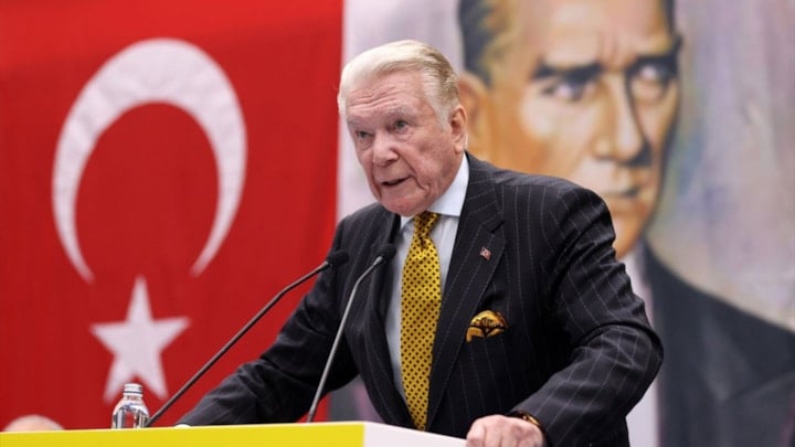 Uğur Dündar önce Kılıçdaroğlu'nu şimdi Özel'i Bülent Ecevit'e benzetti