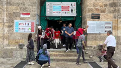 Bursa'da tarihi cami ziyaretlerine kıyafet mecburiyeti getirildi