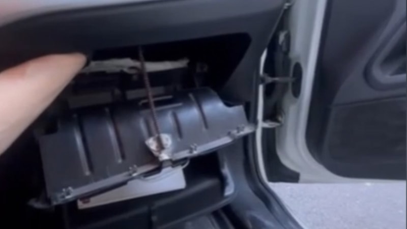 İstanbul'da şüphe üzerine durdurulan otomobilin gizli bölmesinden uyuşturucu çıktı