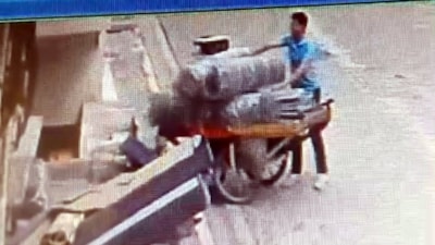 İstanbul'da el arabalı hırsızlık kamerada