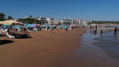 Mersin Kızkalesi'nde sezon bitmesine rağmen turist yoğunluğu yaşanıyor